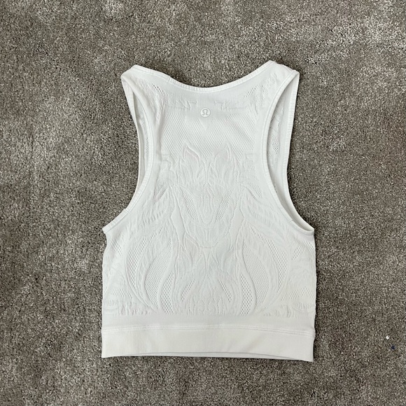 Very Rare Lululemon Embroidered Mesh Crop Top - Picture 2 of 2